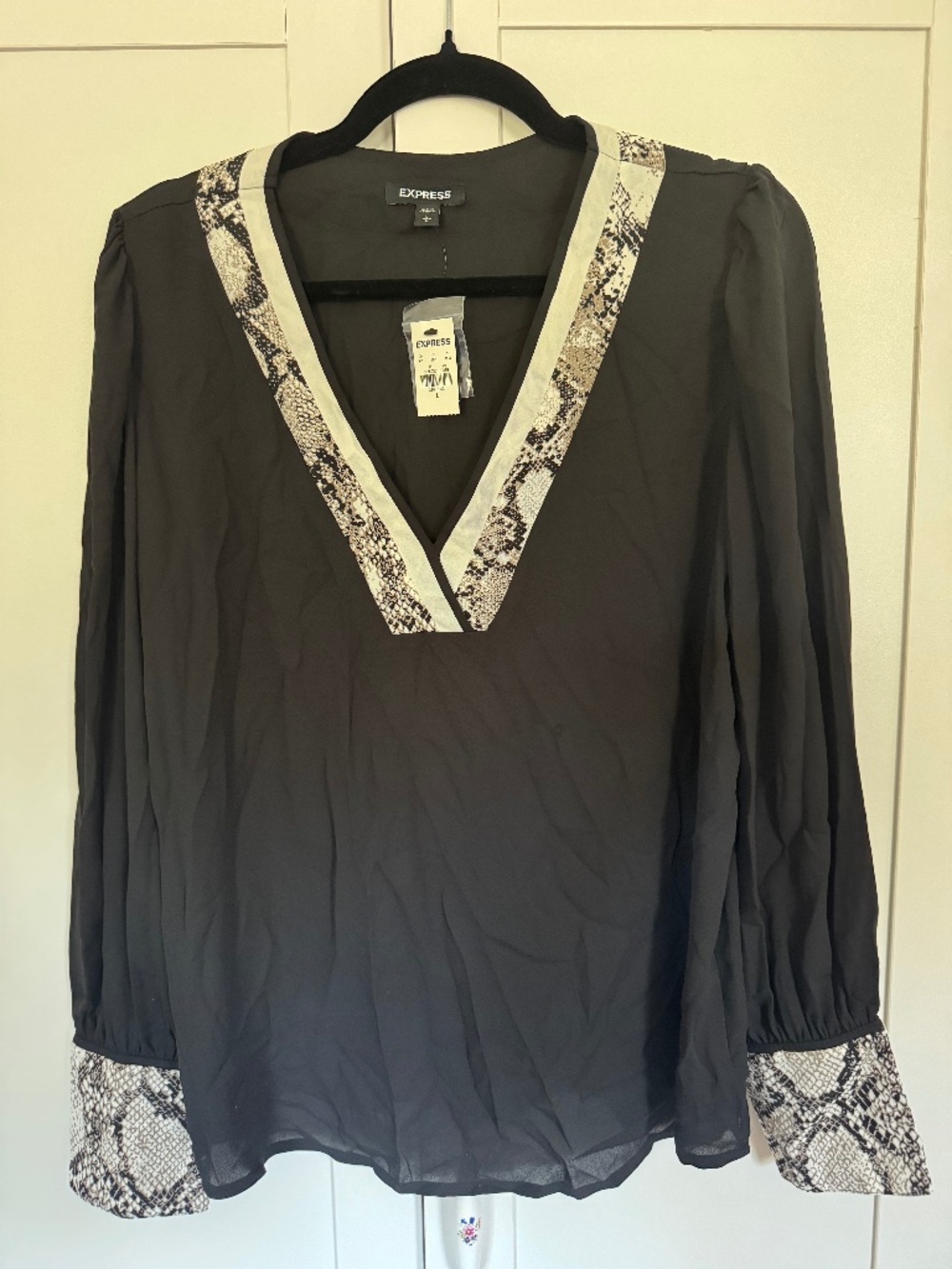 NWT Express Black Snakeskin Print Trim V Neck Blouse Size L